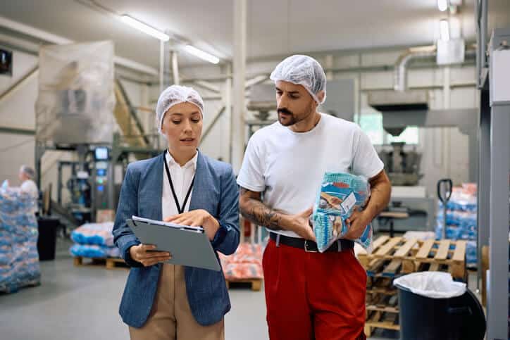 A food traceability system tracks ingredients during manufacturing